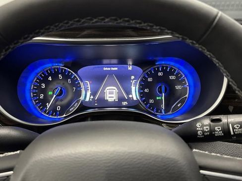 Used 2024 Chrysler Pacifica Limited w/ Trailer Tow Group image 18