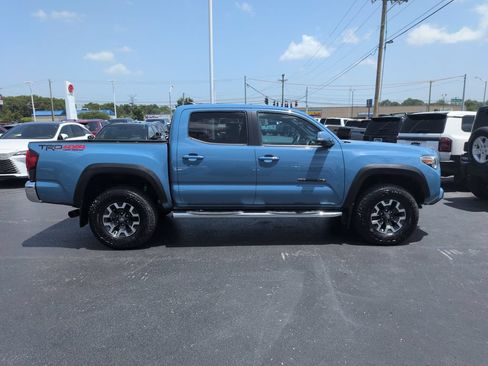 Used 2019 Toyota Tacoma TRD Off-Road AWD/4WD image 6