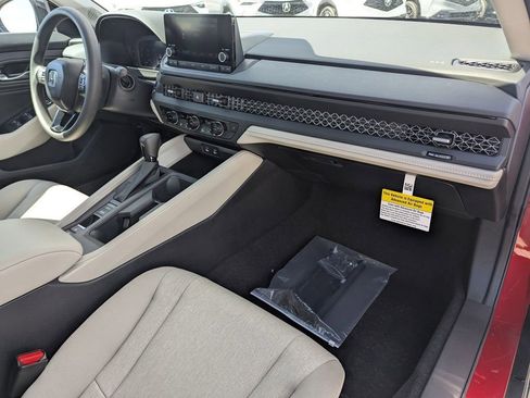 Used 2025 Honda Accord SE image 9