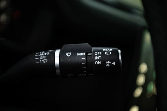 Used 2023 Land Rover Defender 130 X-Dynamic SE AWD/4WD image 21