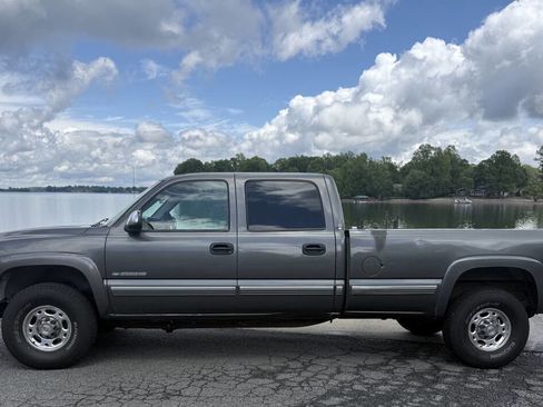 Used 2001 Chevrolet Silverado 2500 LS w/ Off-Road Skid Plate Pkg AWD/4WD image 2