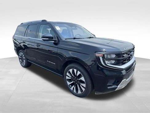 Used 2025 Ford Expedition Platinum w/ Driver's Package AWD/4WD image 17