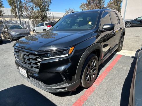 Used 2023 Honda Pilot Sport image 2