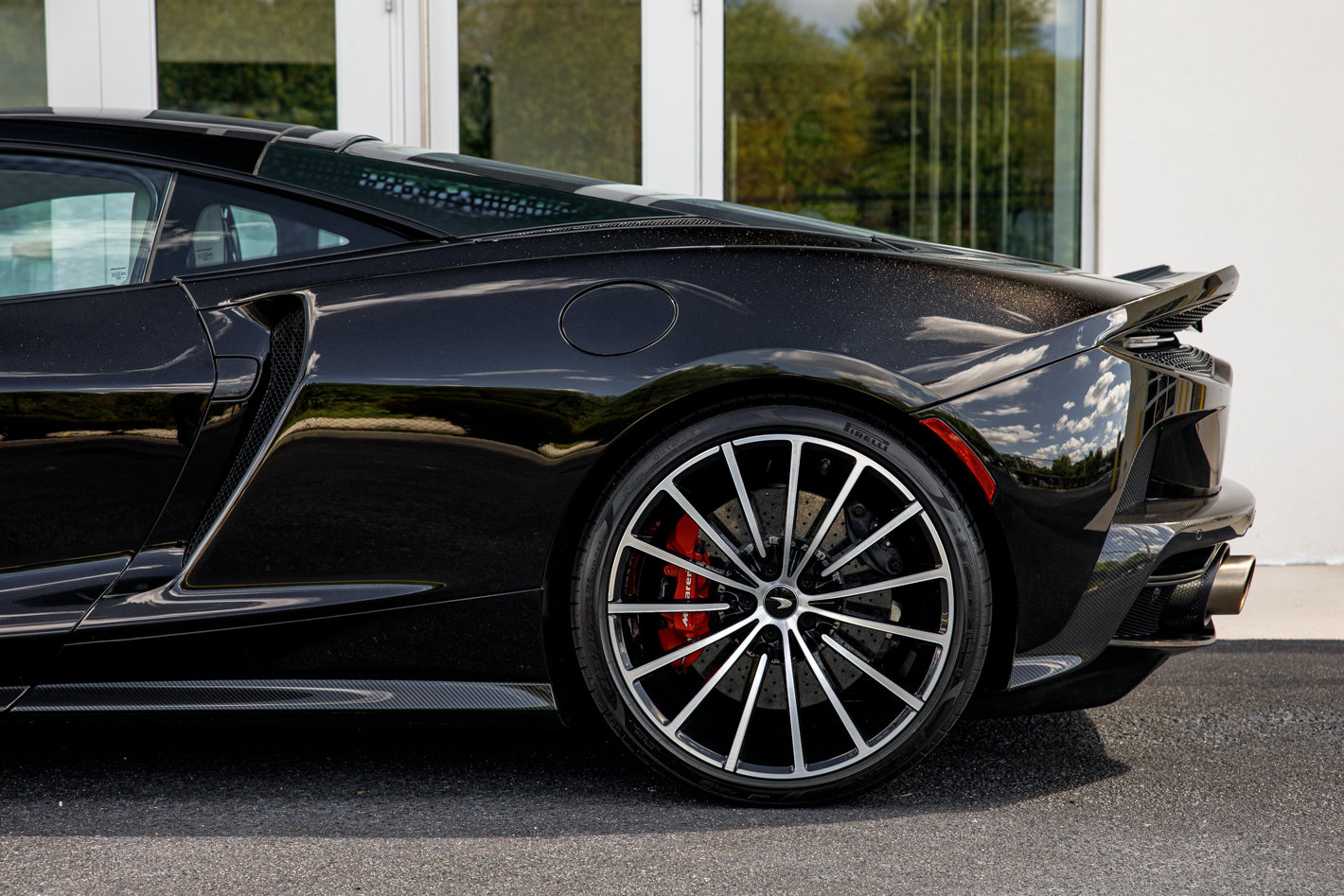 Used 2021 McLaren GT RWD image 12