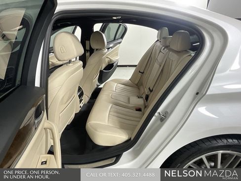 Used 2020 BMW 540i w/ Premium Package image 12