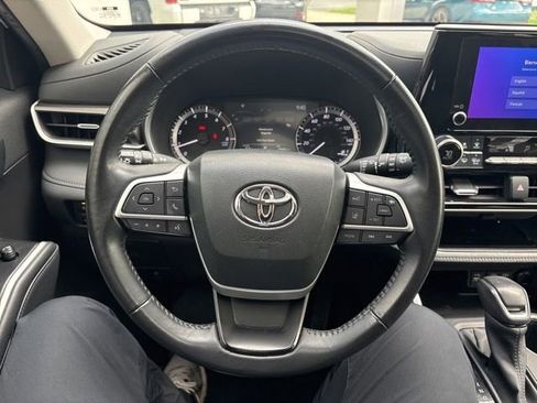 Used 2023 Toyota Highlander XLE AWD/4WD image 14
