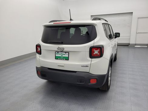 Used 2018 Jeep Renegade Latitude w/ Popular Equipment Group FWD image 7