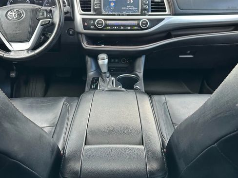 Used 2017 Toyota Highlander XLE image 8