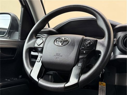 Used 2022 Toyota Tacoma SR RWD image 9