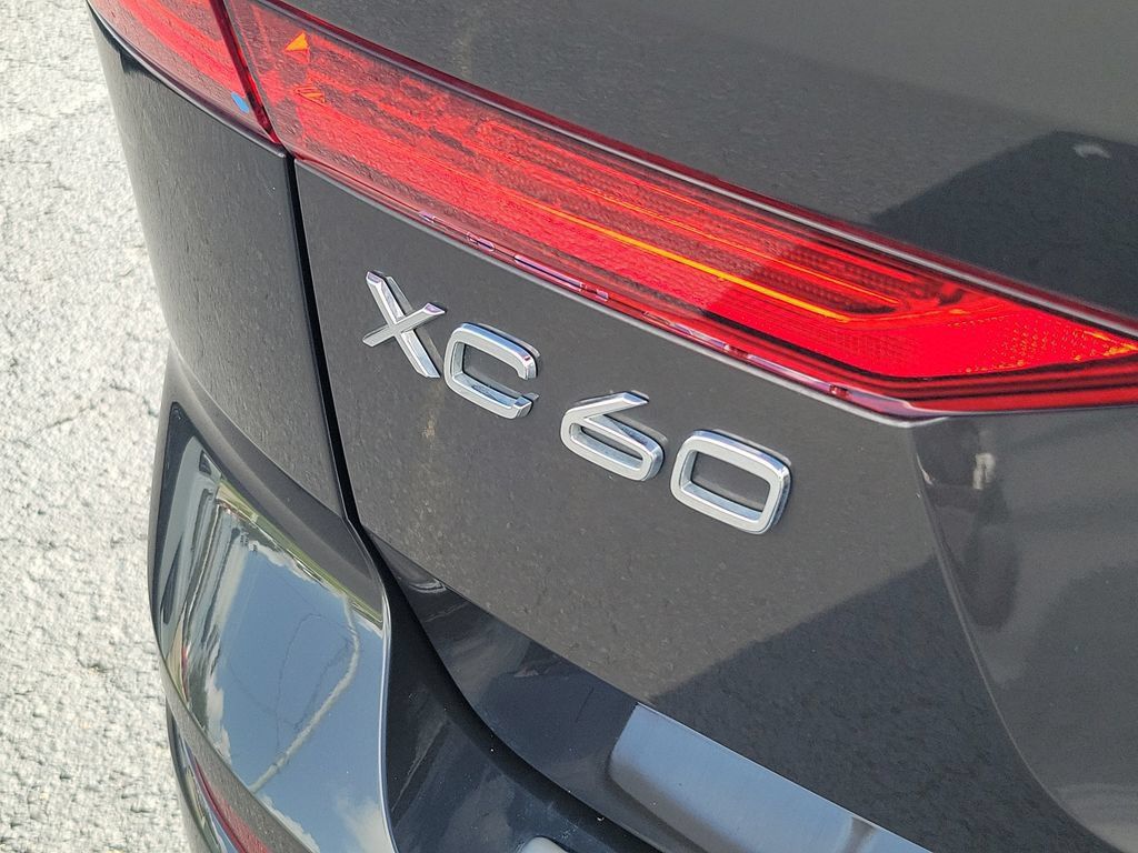 Certified 2024 Volvo XC60 T8 Ultimate w/ Protection Package Premier AWD/4WD image 10