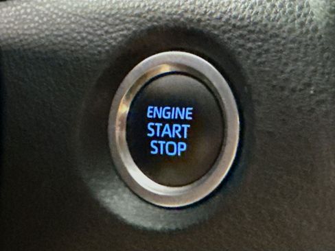 Used 2022 Toyota Corolla SE w/ SE Preferred Package FWD image 21