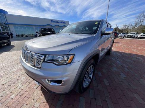 Used 2020 Jeep Grand Cherokee Limited w/ Luxury Group II image 34