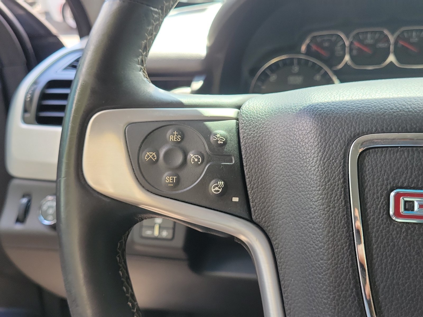 Used 2015 GMC Yukon SLT w/ Open Road Package RWD image 26