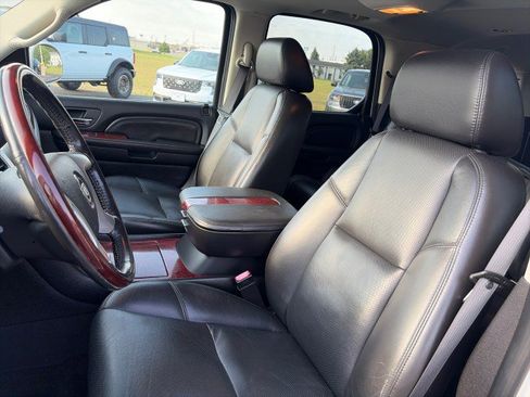 Used 2007 Cadillac Escalade AWD w/ Information Package image 10