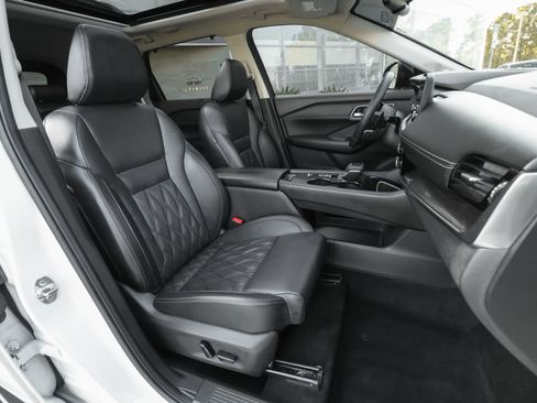 Used 2022 Nissan Rogue Platinum w/ Head-Up Display Package image 41