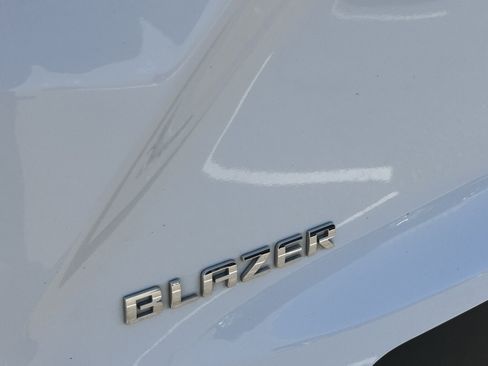 Used 2022 Chevrolet Blazer LT FWD image 9