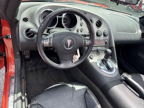 Used 2008 Pontiac Solstice GXP w/ Premium Package image 10