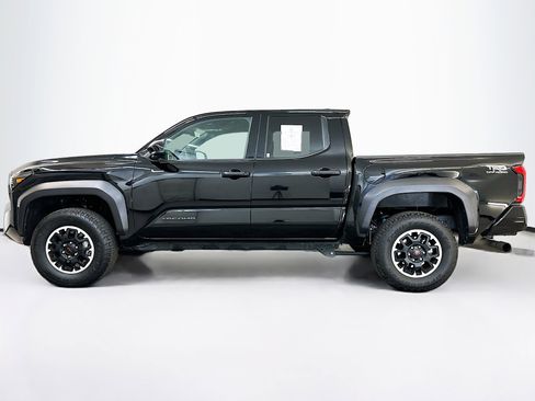 Used 2025 Toyota Tacoma TRD Off-Road image 4