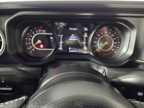 Certified 2025 Jeep Gladiator Sport image 17