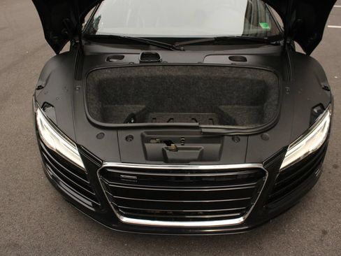 Used 2014 Audi R8 V8 w/ Enhanced Leather Package AWD/4WD image 39