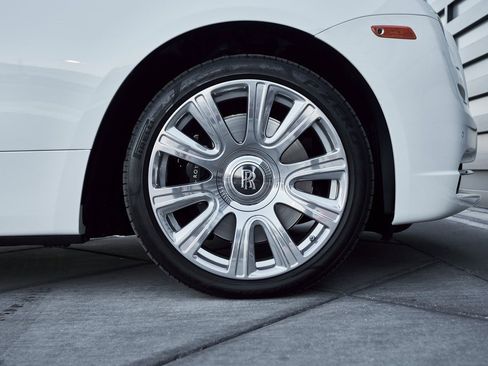 Used 2017 Rolls-Royce Dawn image 22