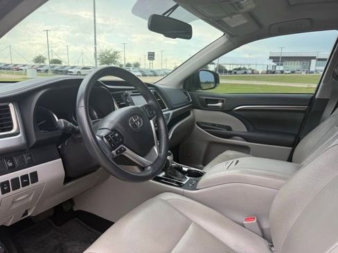Used 2015 Toyota Highlander Limited FWD image 11