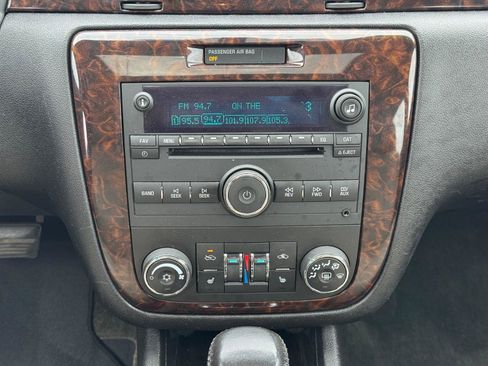 Used 2012 Chevrolet Impala LTZ FWD image 9