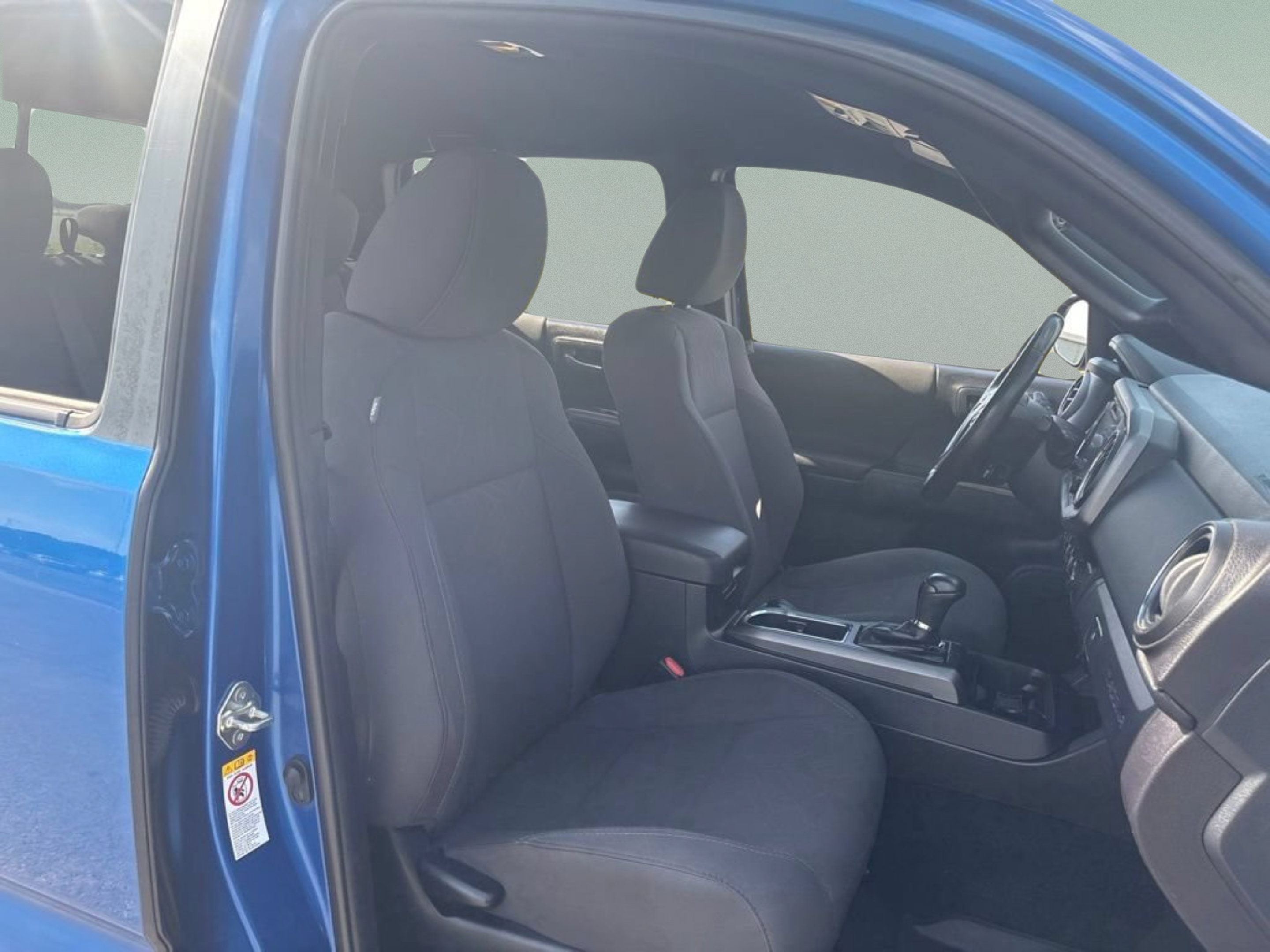 Used 2018 Toyota Tacoma TRD Off-Road AWD/4WD image 25