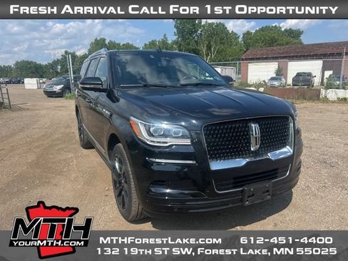 Used 2022 Lincoln Navigator Reserve w/ Equipment Group 201A AWD/4WD image 2