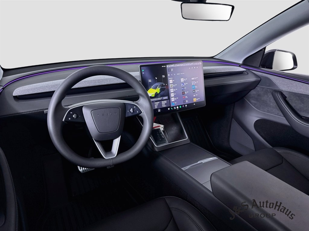 Used 2026 Tesla Model Y AWD image 30