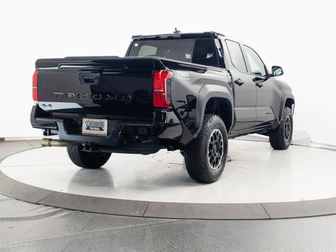 Certified 2024 Toyota Tacoma TRD Off-Road AWD/4WD image 11