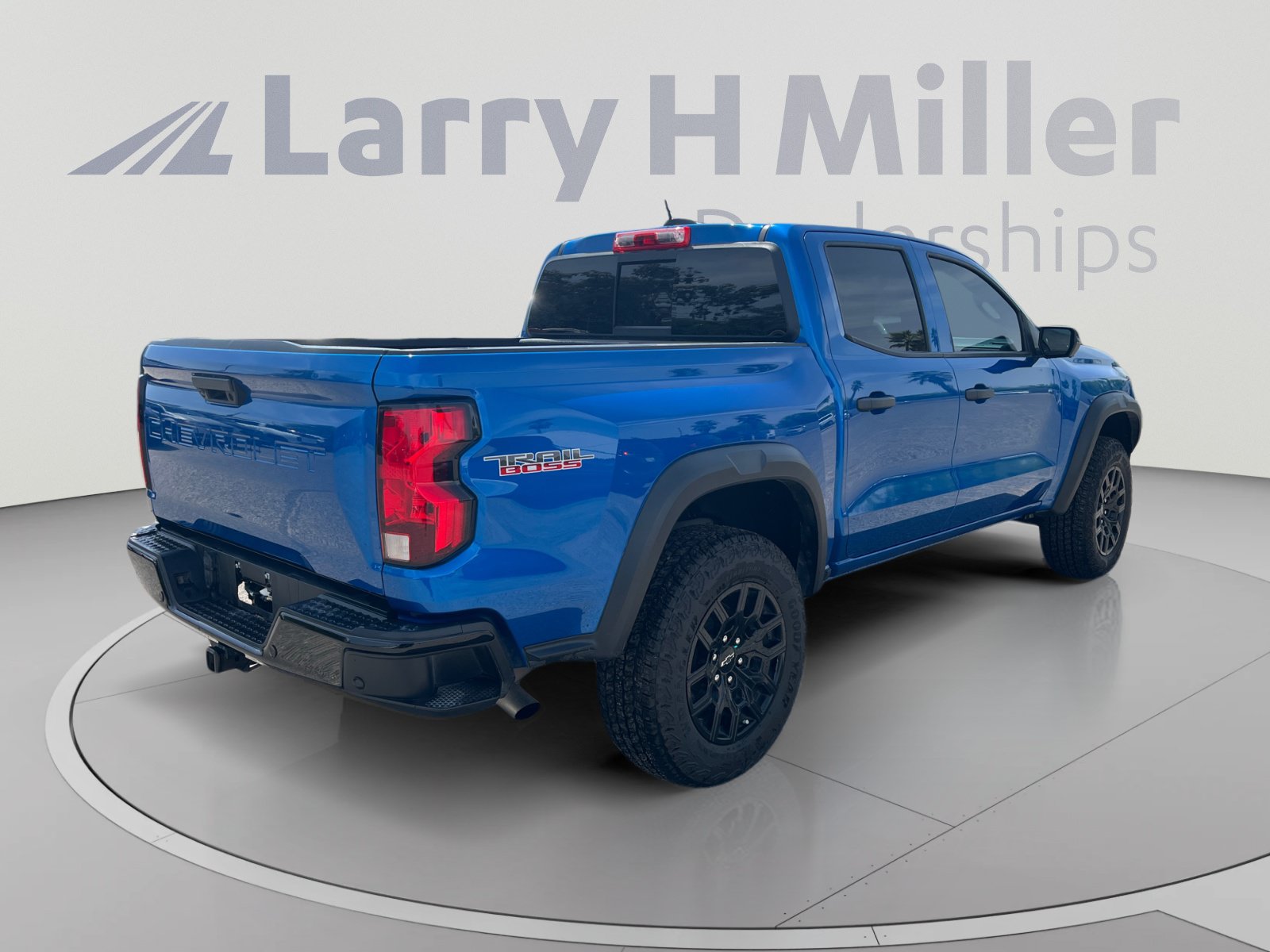 Used 2024 Chevrolet Colorado Trail Boss w/ Technology Package AWD/4WD image 5