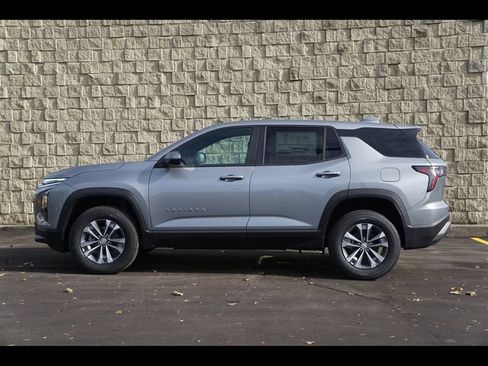 Used 2026 Chevrolet Equinox LT FWD image 2