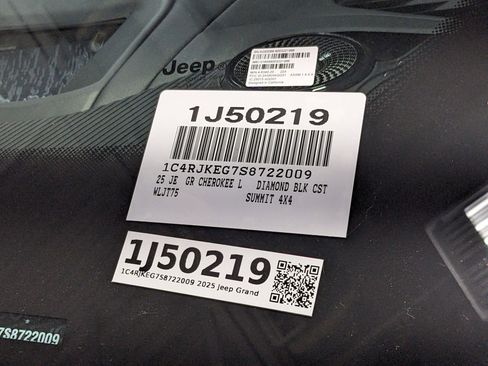 New 2025 Jeep Grand Cherokee L Summit w/ Advanced Protech Group IV image 21