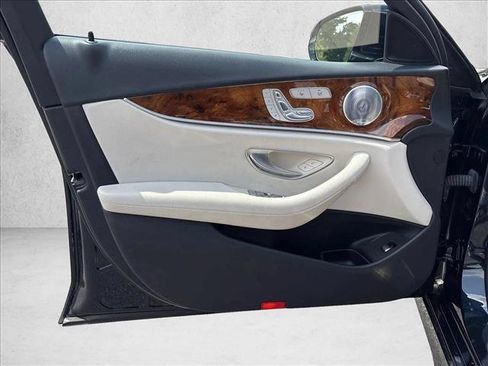 Used 2018 Mercedes-Benz E 300 image 11