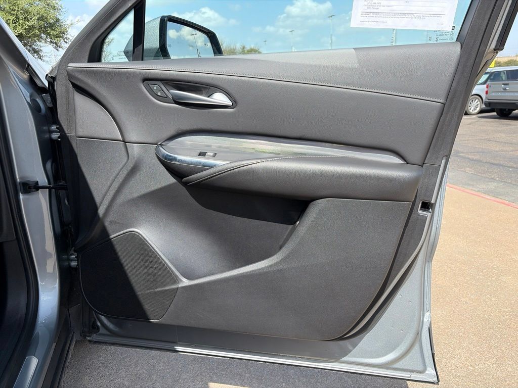 Used 2025 Cadillac XT4 Premium Luxury FWD image 11