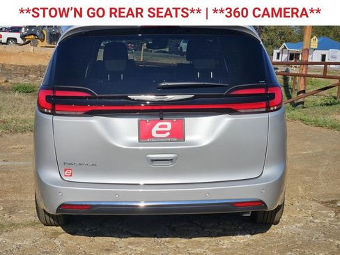 New 2026 Chrysler Pacifica Select FWD image 7