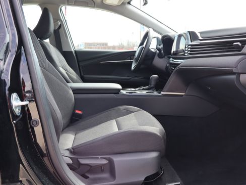 Used 2025 Toyota Camry LE image 29