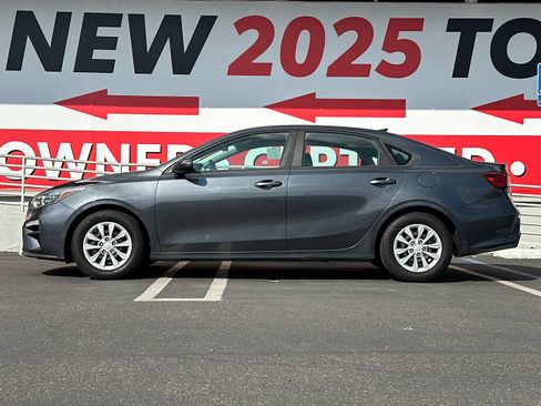 Used 2021 Kia Forte Sedan image 2