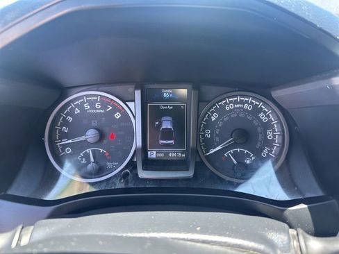 Used 2022 Toyota Tacoma TRD Sport AWD/4WD image 13