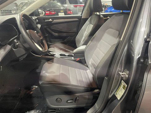 Used 2025 Volkswagen Jetta SE image 24