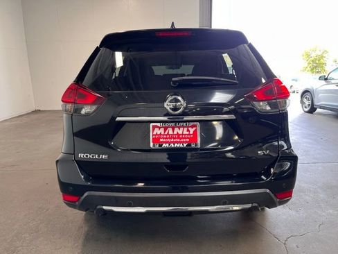 Used 2020 Nissan Rogue SV image 4