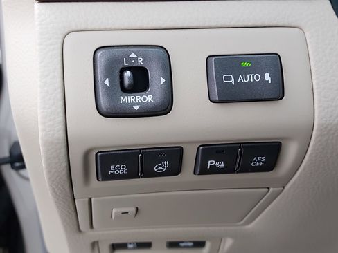 Used 2011 Lexus LS 460 w/ Luxury Value Edition RWD image 26
