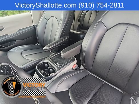 Certified 2023 Chrysler Pacifica Touring-L FWD image 24