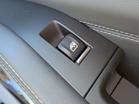 Used 2025 BMW X5 xDrive40i w/ Climate Comfort Package image 38