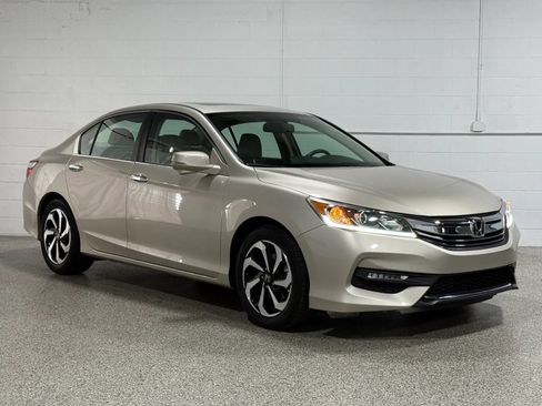Used 2017 Honda Accord EX-L image 4