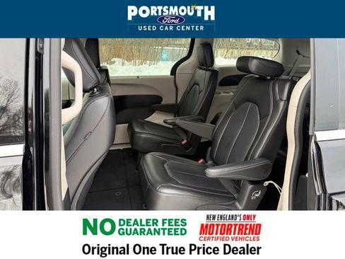 Used 2024 Chrysler Pacifica Touring-L image 5