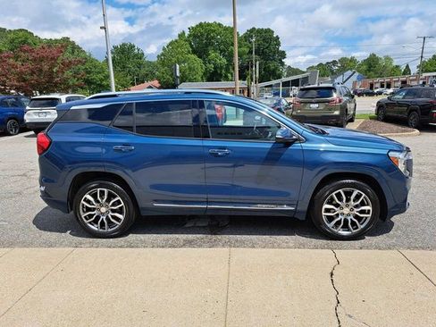 Used 2024 GMC Terrain Denali w/ Denali Premium Package AWD/4WD image 7