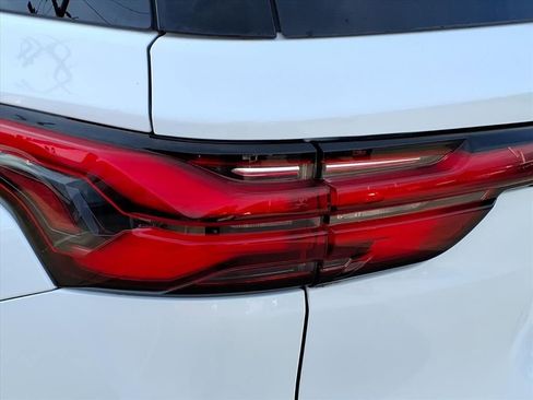 Used 2023 Chevrolet Traverse LS w/ Safety Package image 12