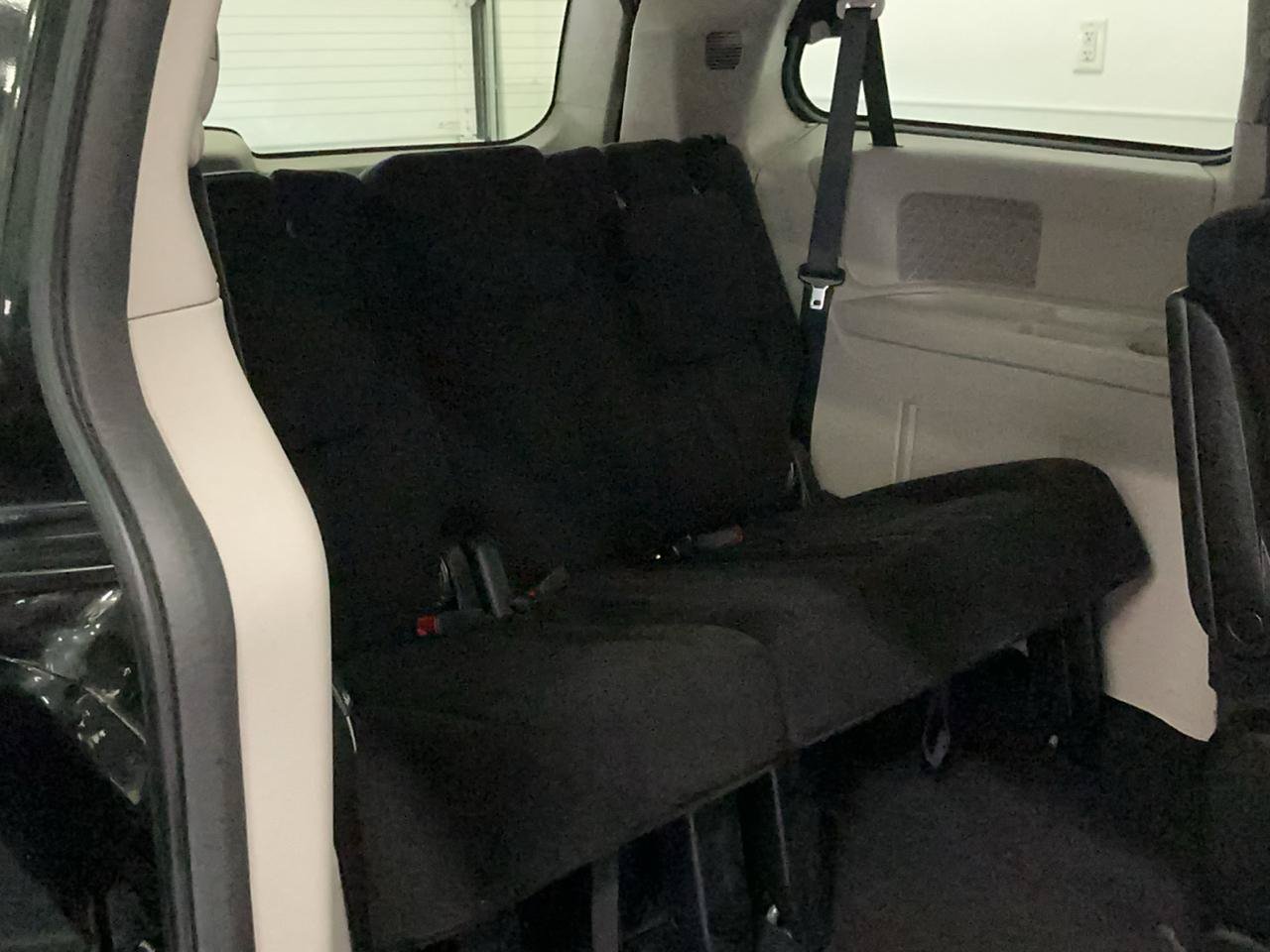 Used 2014 Dodge Grand Caravan SXT w/ Rear Park Assist Package FWD image 13